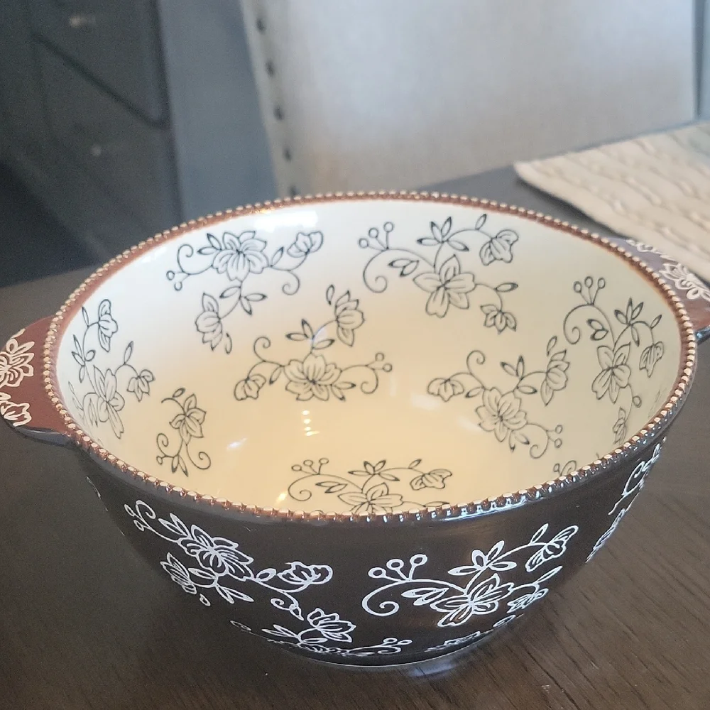 Temp-Tations by Tara | Black and White Floral Lace 1.5 Qt Bowl With Lid